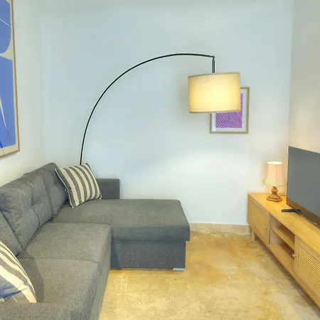 Vakantiehuis Sumptuous Townhouse With Roof Terrace Agal1-1 Birgu