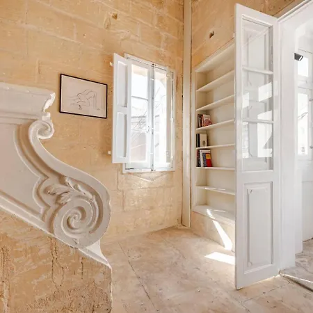 Sumptuous Townhouse With Roof Terrace Agal1-1 *