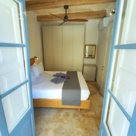 Sumptuous Townhouse With Roof Terrace Agal1-1 * Birgu