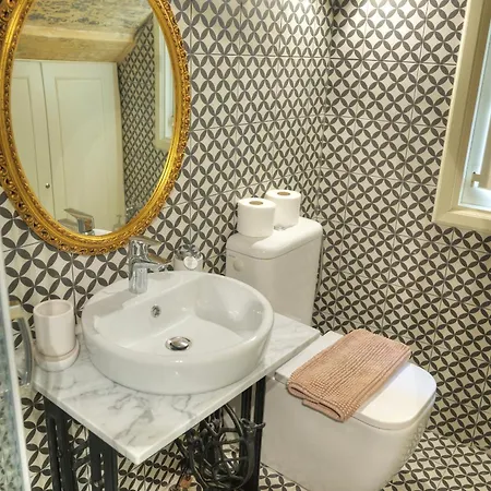 Sumptuous Townhouse With Roof Terrace Agal1-1