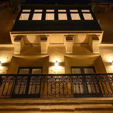 Sumptuous Townhouse With Roof Terrace Agal1-1