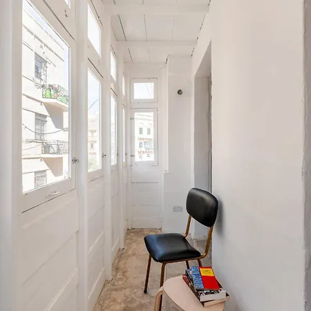 Sumptuous Townhouse With Roof Terrace Agal1-1 *