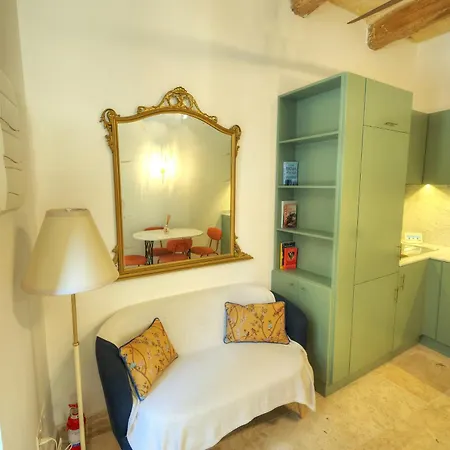 Ferienhaus Sumptuous Townhouse With Roof Terrace Agal1-1 *