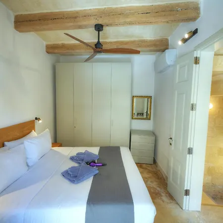 Ferienhaus Sumptuous Townhouse With Roof Terrace Agal1-1 *